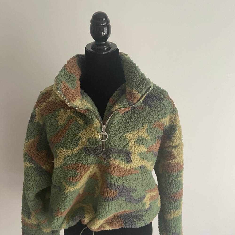 Camo pullover